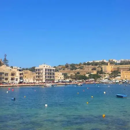 Peaceful Haven With Stunning Views Close To Sea Apartamento