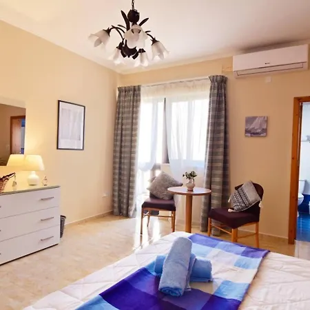 Peaceful Haven With Stunning Views Close To Sea Apartmán *